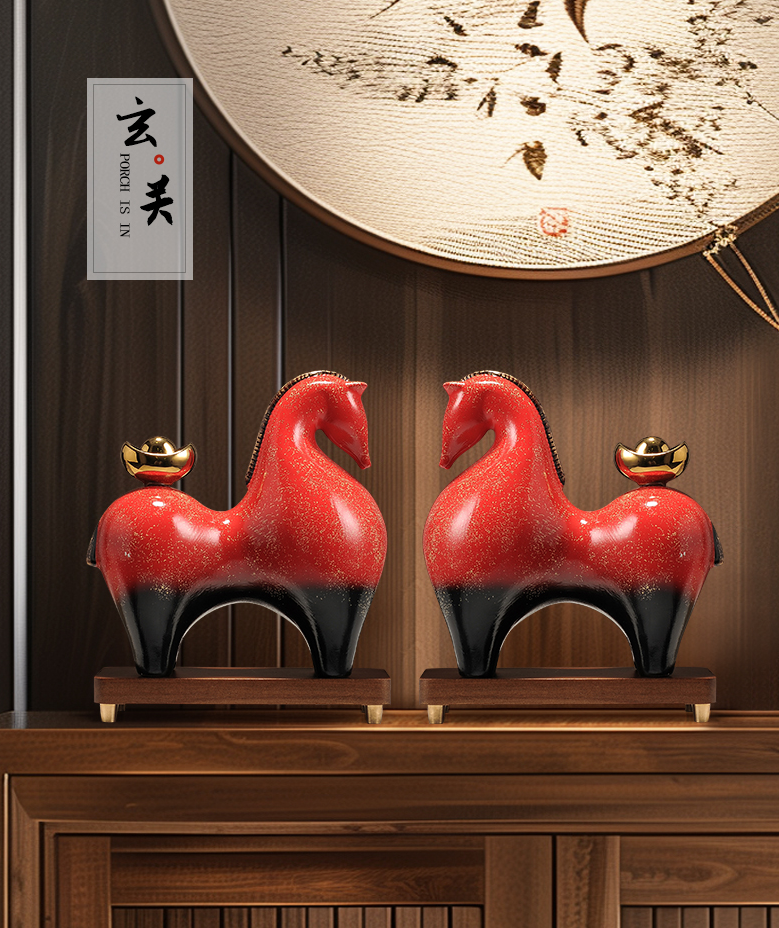 Cheval en céramique moderne